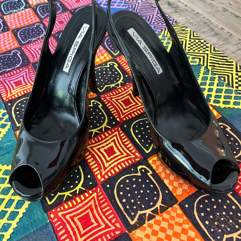 Via Spiga Black Patent Leather Heels